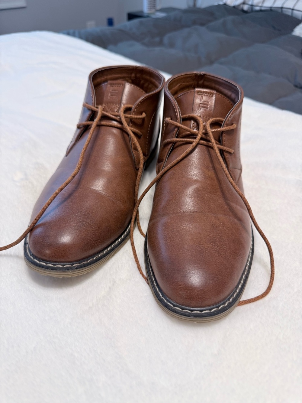 London Fog Men's Brown Leather Chukka Boots - Smooth Tan-Brown Finish